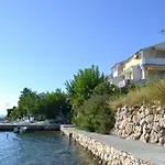 Beachfront With Seaview דירה *
