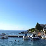 Apartman Beachfront With Seaview *