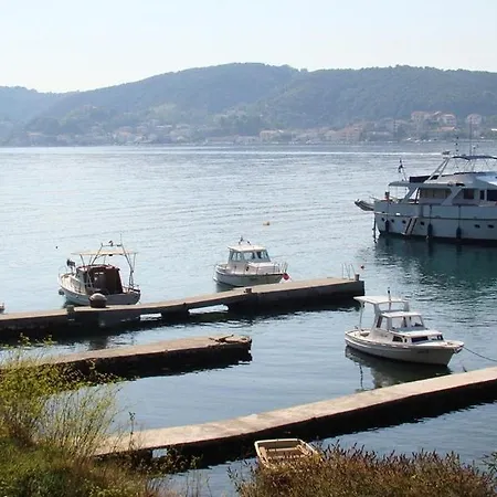 דירה Beachfront With Seaview