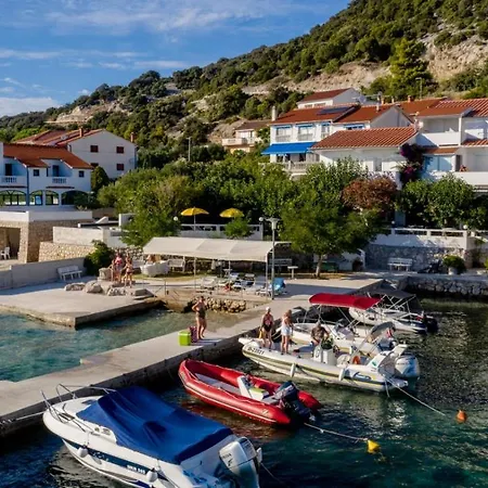 شقة Beachfront With Seaview *