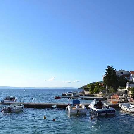 شقة Beachfront With Seaview *