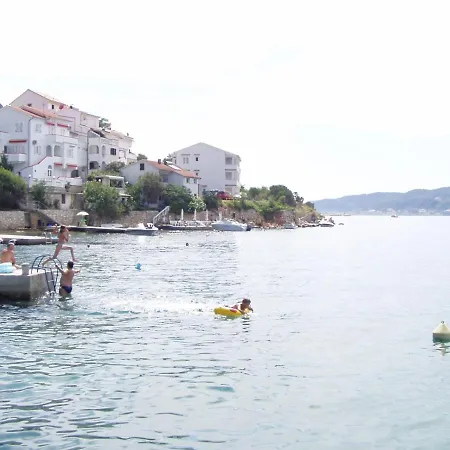 شقة Beachfront With Seaview *